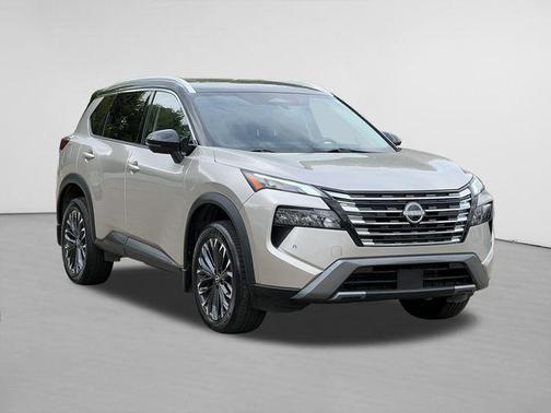 Champagne Silver Metallic/Super Black 2025 Nissan Rogue SL
