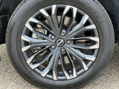 Champagne Silver Metallic/Super Black 2025 Nissan Rogue SL
