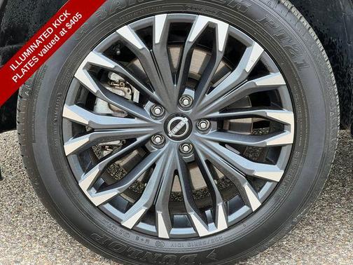 Champagne Silver Metallic/Super Black 2025 Nissan Rogue SL
