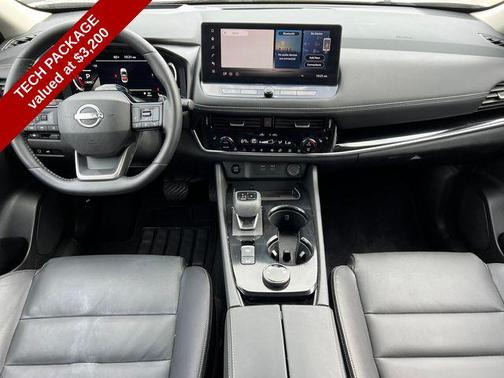 Champagne Silver Metallic/Super Black 2025 Nissan Rogue SL