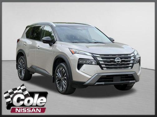 Champagne Silver Metallic/Super Black 2025 Nissan Rogue SL