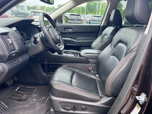 Mocha Almond Pearl 2022 Nissan Pathfinder SL 4WD