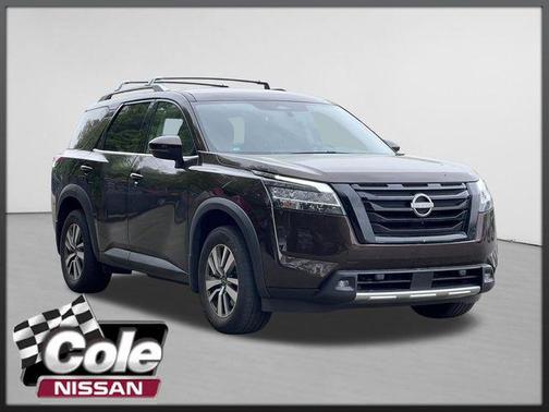 Mocha Almond Pearl 2022 Nissan Pathfinder SL 4WD
