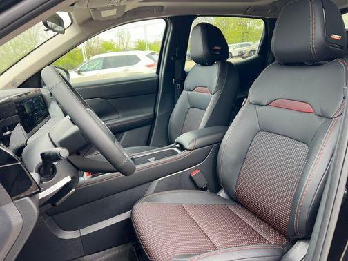 Super Black 2026 Nissan Kicks SR