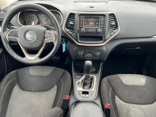 2015 Jeep Cherokee Sport