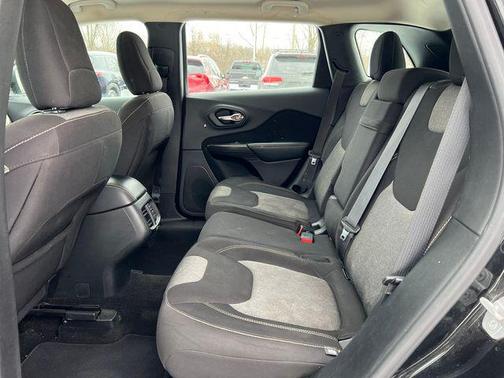 2015 Jeep Cherokee Sport