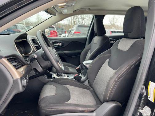 2015 Jeep Cherokee Sport