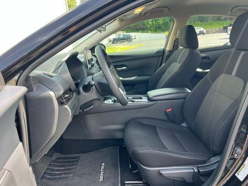 Super Black 2024 Nissan Sentra SV