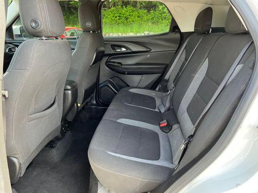 Summit White 2022 Chevrolet Trailblazer LT