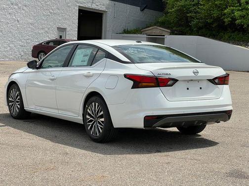 Glacier White 2026 Nissan Altima 2.5 SV