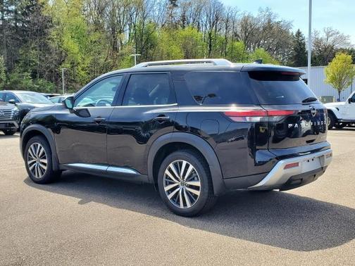 2022 Nissan Pathfinder Platinum 2WD