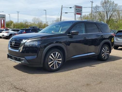 2022 Nissan Pathfinder Platinum 2WD
