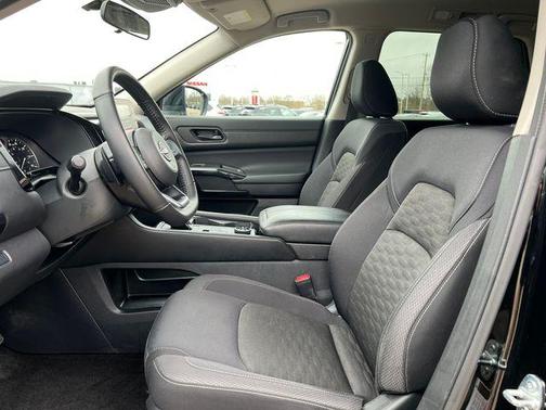 Super Black 2024 Nissan Pathfinder SV 4WD