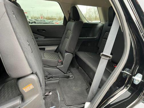 2024 Nissan Pathfinder SV 4WD