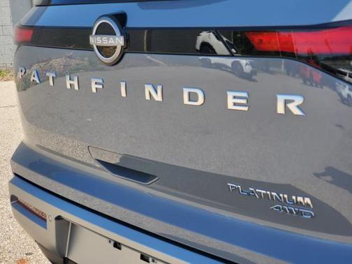2025 Nissan Pathfinder Platinum 4WD