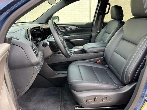 Lakeshore Blue Metallic 2026 Chevrolet Traverse LT