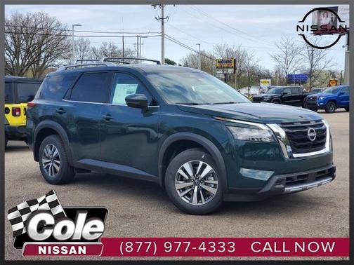 2025 Nissan Pathfinder SL 4WD
