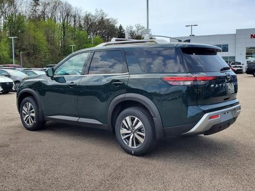 2025 Nissan Pathfinder SL 4WD