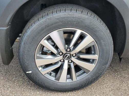 2025 Nissan Pathfinder SL 4WD