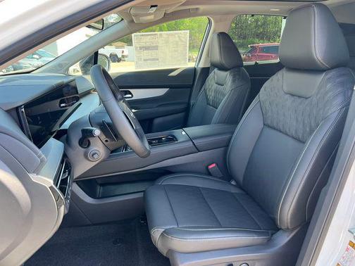 Everest White Pearl Tricoat 2026 Nissan Murano Platinum