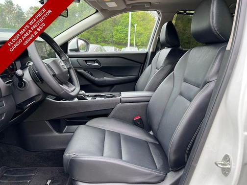 Everest White Pearl 2025 Nissan Rogue SL