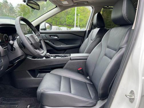 Everest White Pearl 2025 Nissan Rogue SL