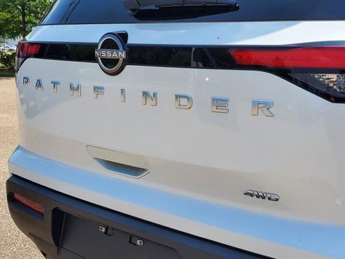 2025 Nissan Pathfinder SV 4WD