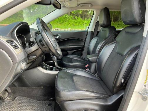 White Clearcoat 2018 Jeep Compass Latitude