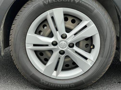 Fresh Powder 2024 Nissan Kicks S