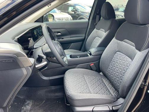 Super Black 2026 Nissan Kicks SV