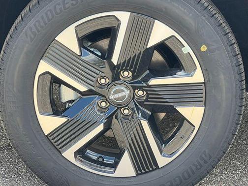 Super Black 2026 Nissan Kicks SV