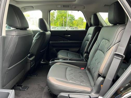Super Black 2026 Nissan Pathfinder Platinum