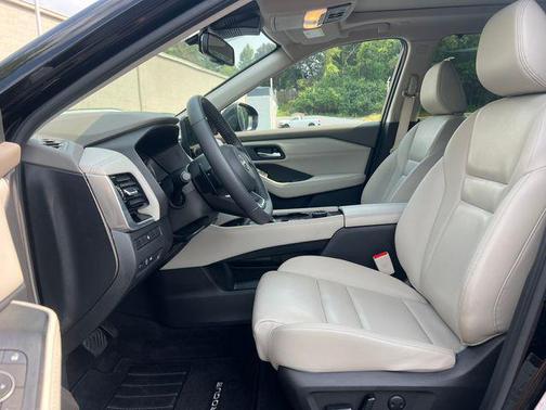Super Black 2023 Nissan Rogue SL