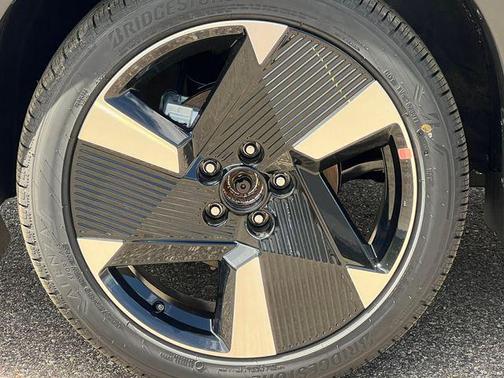 Super Black 2026 Nissan Kicks SR