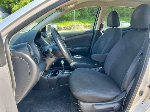 Brilliant Silver Metallic 2013 Nissan Versa 1.6 S