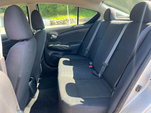 Brilliant Silver Metallic 2013 Nissan Versa 1.6 S