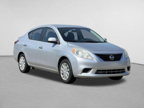 Brilliant Silver Metallic 2013 Nissan Versa 1.6 S