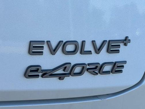 Everest White Pearl Tricoat 2024 Nissan ARIYA EVOLVE+