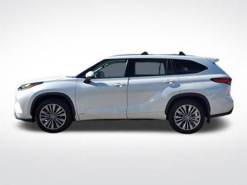 2022 Toyota Highlander Hybrid Platinum