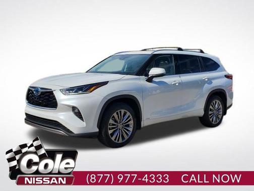 2022 Toyota Highlander Hybrid Platinum