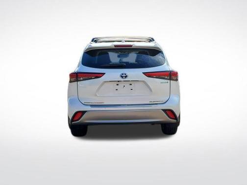 2022 Toyota Highlander Hybrid Platinum