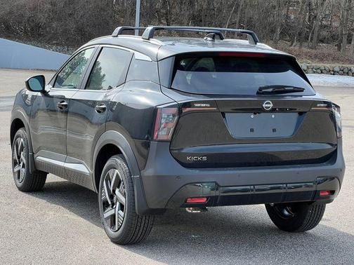Super Black 2026 Nissan Kicks SV