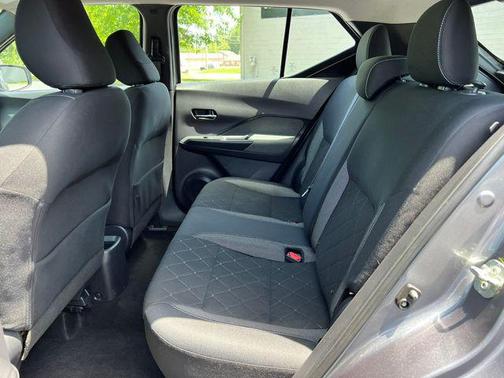 Gun Metallic 2019 Nissan Kicks SV
