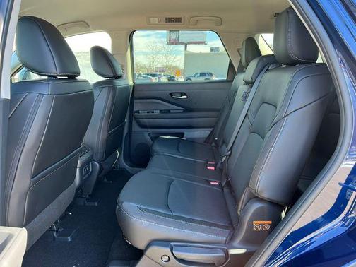 Deep Ocean Blue Pearl 2026 Nissan Pathfinder SL