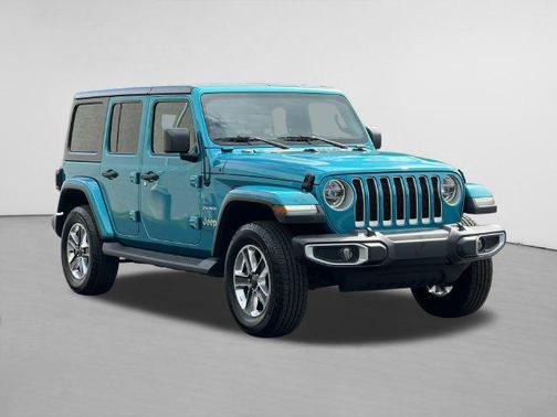 Bikini Pearlcoat 2020 Jeep Wrangler Unlimited Sahara