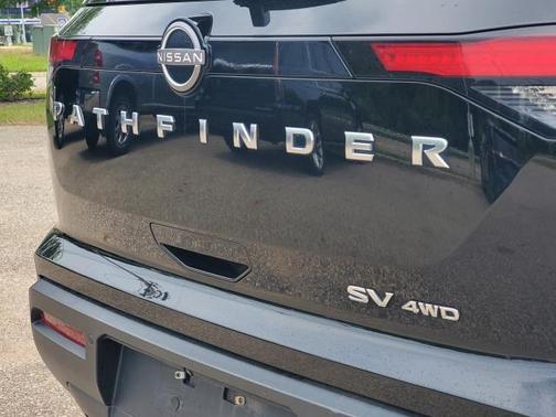 2022 Nissan Pathfinder SV 4WD