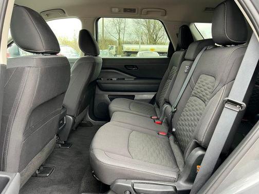 2025 Nissan Pathfinder SV 4WD