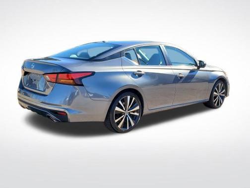 2021 Nissan Altima SR FWD