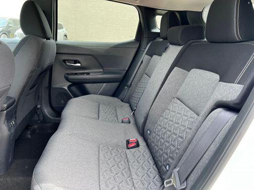 Aspen White/Super Black 2026 Nissan Kicks SV