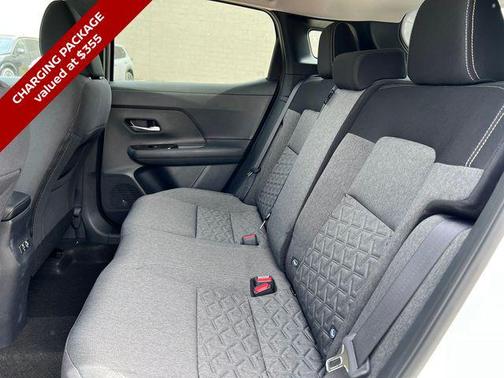 Aspen White/Super Black 2026 Nissan Kicks SV